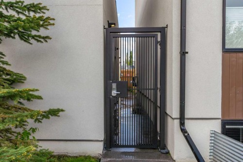2002 35 Street Sw, Calgary, AB - Outdoor