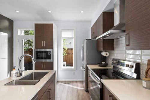 2002 35 Street Sw, Calgary, AB - Indoor Photo Showing Kitchen With Double Sink With Upgraded Kitchen