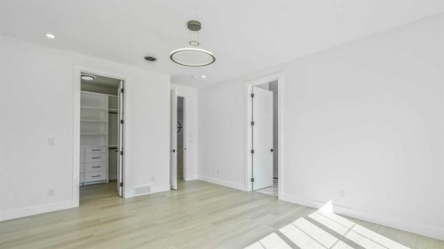 8924 34 Avenue, Calgary, AB - Indoor Photo Showing Other Room