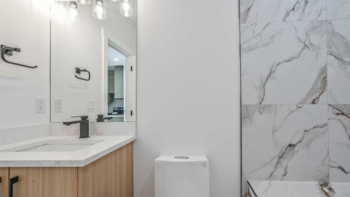 8924 34 Avenue, Calgary, AB - Indoor Photo Showing Bathroom