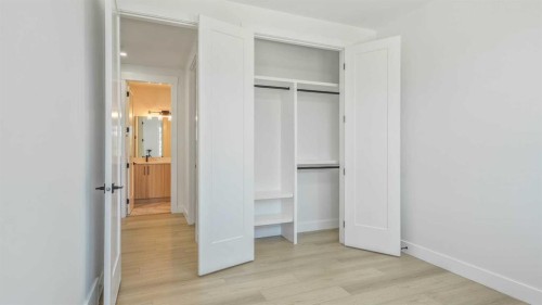 8924 34 Avenue, Calgary, AB - Indoor Photo Showing Other Room