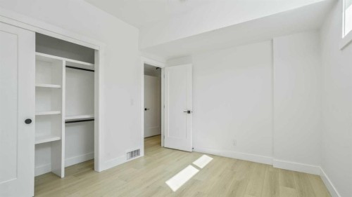 8924 34 Avenue, Calgary, AB - Indoor Photo Showing Other Room
