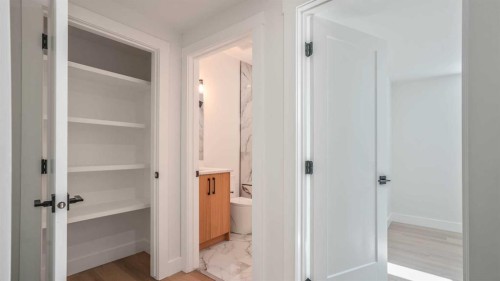8924 34 Avenue, Calgary, AB - Indoor Photo Showing Other Room