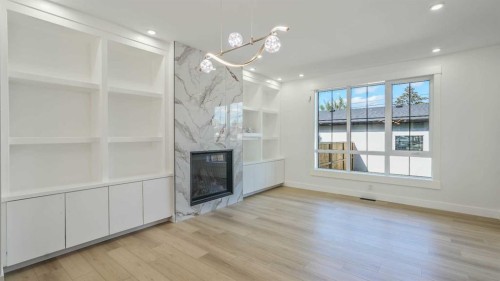 8924 34 Avenue, Calgary, AB - Indoor With Fireplace