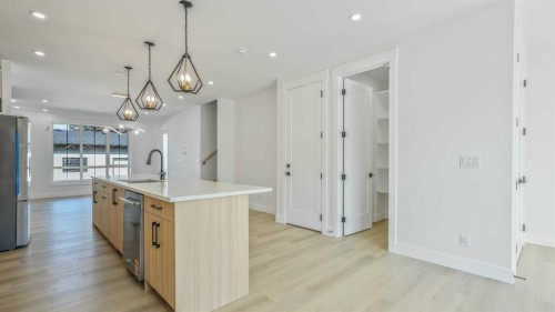 8924 34 Avenue, Calgary, AB - Indoor Photo Showing Kitchen