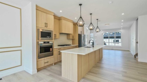 8924 34 Avenue, Calgary, AB - Indoor Photo Showing Kitchen With Upgraded Kitchen