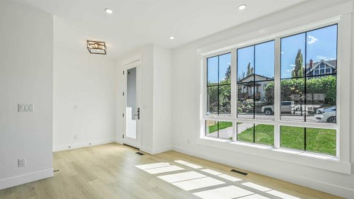 8924 34 Avenue, Calgary, AB - Indoor Photo Showing Other Room