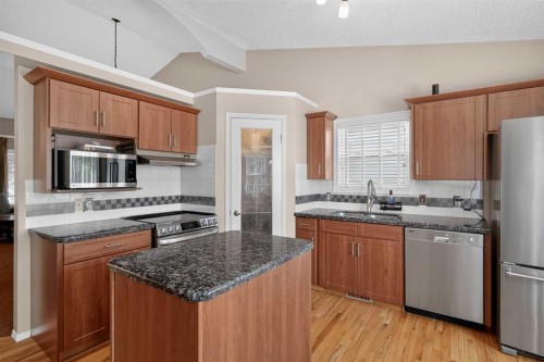 264 Riverview Close Se, Calgary, AB - Indoor Photo Showing Kitchen