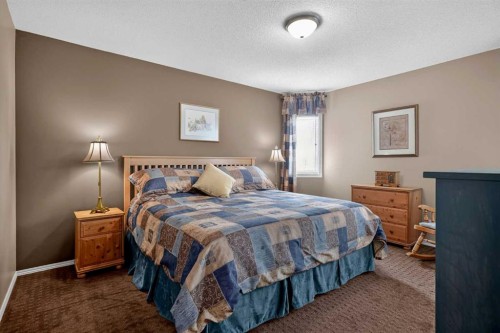 264 Riverview Close Se, Calgary, AB - Indoor Photo Showing Bedroom