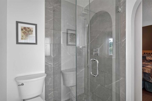 264 Riverview Close Se, Calgary, AB - Indoor Photo Showing Bathroom