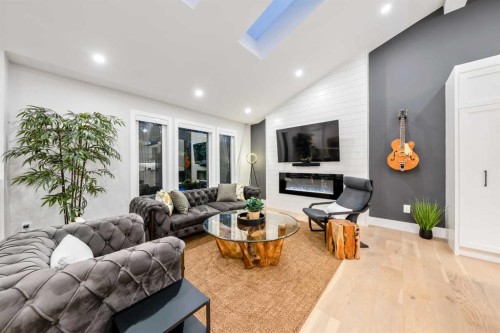100 Lake Crimson Close Se, Calgary, AB - Indoor Photo Showing Living Room