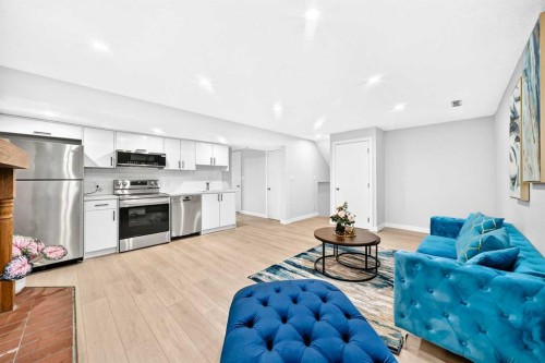6832 37 Avenue Ne, Calgary, AB - Indoor