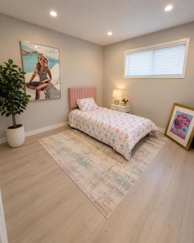 6832 37 Avenue Ne, Calgary, AB - Indoor Photo Showing Bedroom