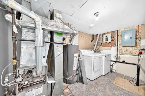 6832 37 Avenue Ne, Calgary, AB - Indoor Photo Showing Laundry Room