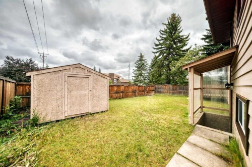 6832 37 Avenue Ne, Calgary, AB - Outdoor