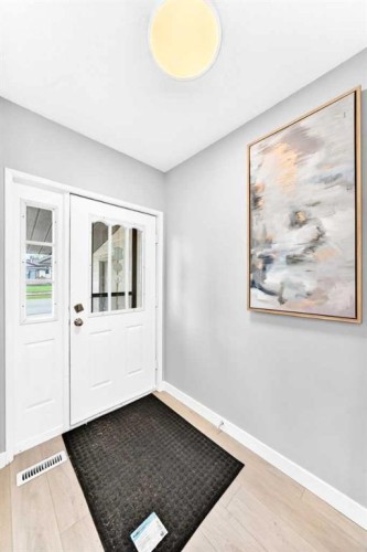 6832 37 Avenue Ne, Calgary, AB - Indoor Photo Showing Other Room