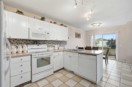 52 Douglas Glen Crescent Se, Calgary, AB - Indoor Photo Showing Kitchen With Double Sink