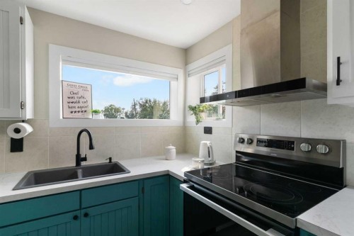 222 45 Avenue West, Claresholm, AB - Indoor Photo Showing Kitchen With Double Sink With Upgraded Kitchen