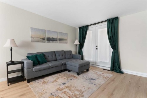 222 45 Avenue West, Claresholm, AB - Indoor Photo Showing Living Room