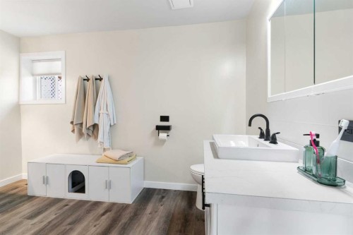222 45 Avenue West, Claresholm, AB - Indoor Photo Showing Bathroom