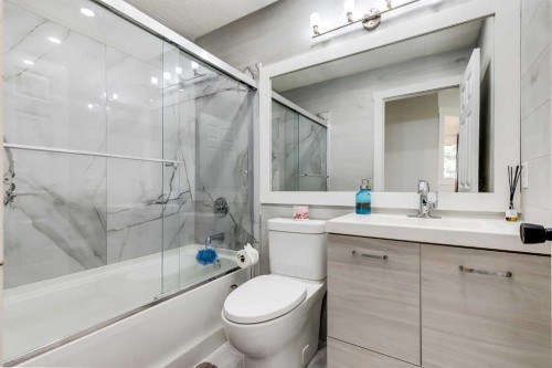 11 Citadel Meadow Grove Nw, Calgary, AB - Indoor Photo Showing Bathroom