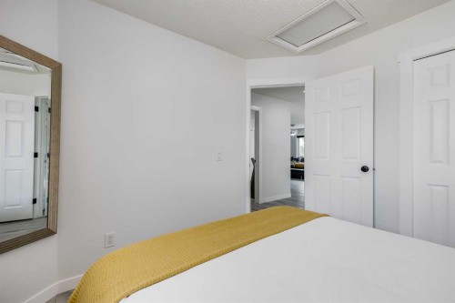 11 Citadel Meadow Grove Nw, Calgary, AB - Indoor Photo Showing Bedroom