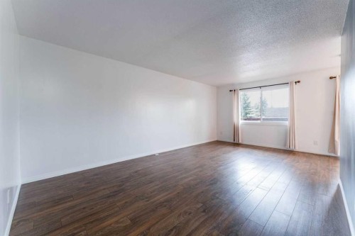 2906 Doverville Crescent Se, Calgary, AB - Indoor Photo Showing Other Room