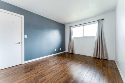 2906 Doverville Crescent Se, Calgary, AB - Indoor Photo Showing Other Room