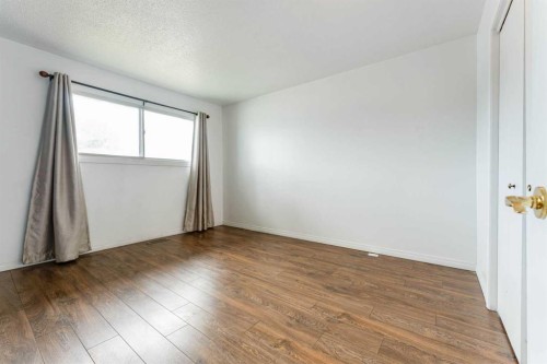 2906 Doverville Crescent Se, Calgary, AB - Indoor Photo Showing Other Room