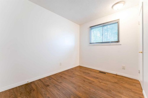 2906 Doverville Crescent Se, Calgary, AB - Indoor Photo Showing Other Room