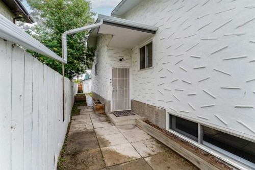 2906 Doverville Crescent Se, Calgary, AB - Outdoor With Exterior