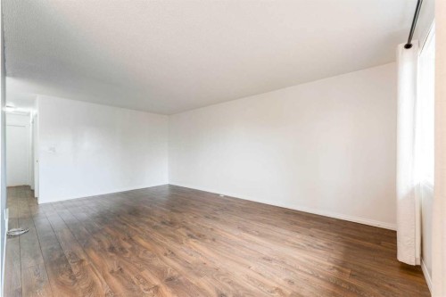 2906 Doverville Crescent Se, Calgary, AB - Indoor Photo Showing Other Room