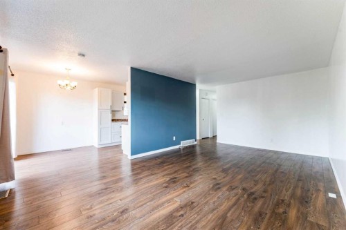 2906 Doverville Crescent Se, Calgary, AB - Indoor