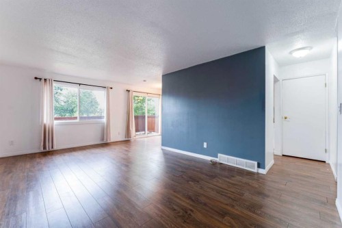 2906 Doverville Crescent Se, Calgary, AB - Indoor