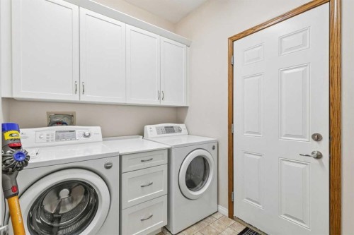 7 Wentworth Landing Sw, Calgary, AB - Indoor Photo Showing Laundry Room