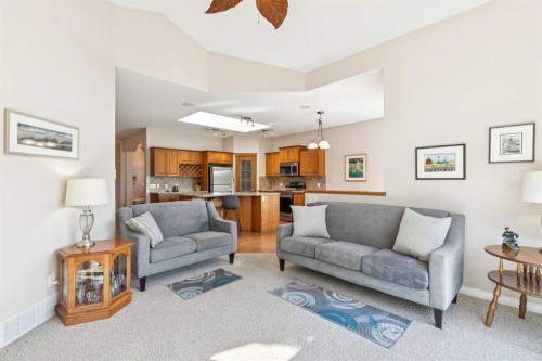 7 Wentworth Landing Sw, Calgary, AB - Indoor Photo Showing Living Room