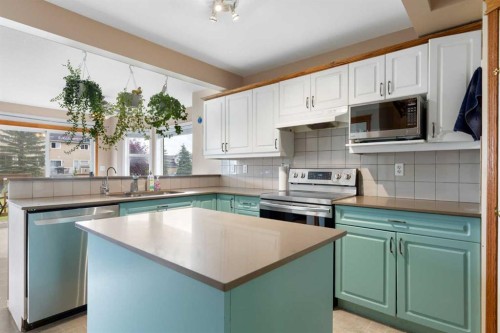 25 Hillview Road, Strathmore, AB - Indoor Photo Showing Kitchen