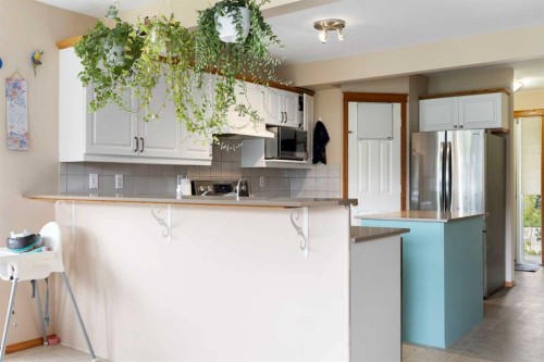 25 Hillview Road, Strathmore, AB - Indoor Photo Showing Kitchen