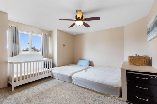 25 Hillview Road, Strathmore, AB - Indoor Photo Showing Bedroom