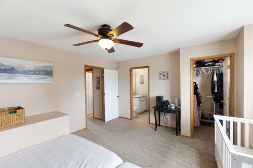 25 Hillview Road, Strathmore, AB - Indoor Photo Showing Bedroom