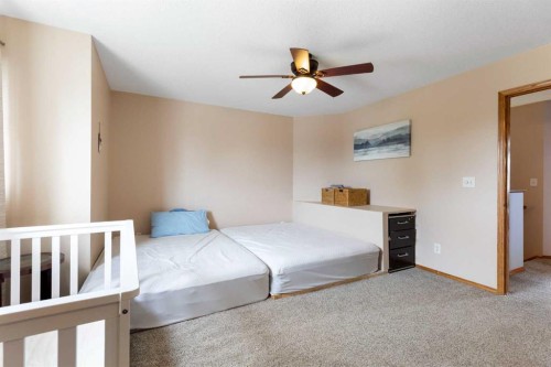 25 Hillview Road, Strathmore, AB - Indoor Photo Showing Bedroom