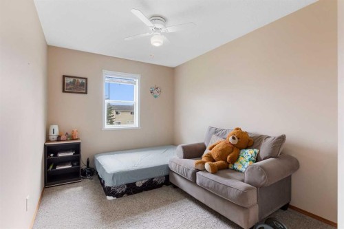 25 Hillview Road, Strathmore, AB - Indoor Photo Showing Bedroom