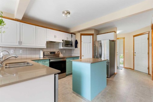 25 Hillview Road, Strathmore, AB - Indoor Photo Showing Kitchen With Double Sink