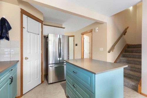 25 Hillview Road, Strathmore, AB - Indoor Photo Showing Kitchen