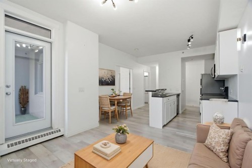 438-930 Centre Avenue Ne, Calgary, AB - Indoor Photo Showing Living Room
