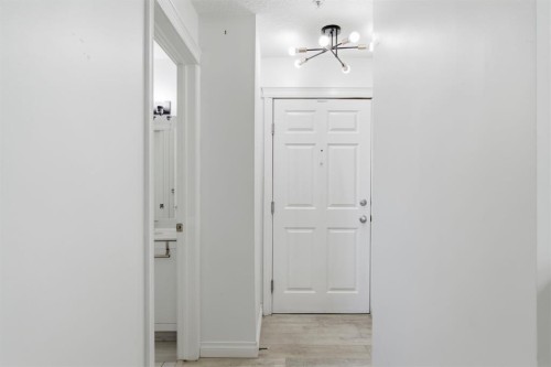 438-930 Centre Avenue Ne, Calgary, AB - Indoor Photo Showing Other Room