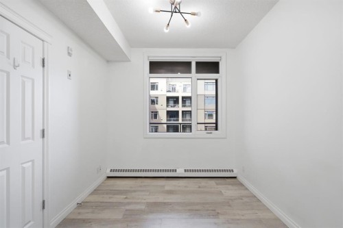 438-930 Centre Avenue Ne, Calgary, AB - Indoor Photo Showing Other Room