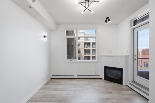 438-930 Centre Avenue Ne, Calgary, AB - Indoor With Fireplace