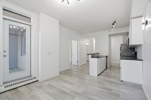 438-930 Centre Avenue Ne, Calgary, AB - Indoor Photo Showing Kitchen