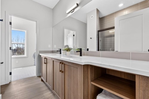 5406 6 Street Sw, Calgary, AB - Indoor Photo Showing Bathroom